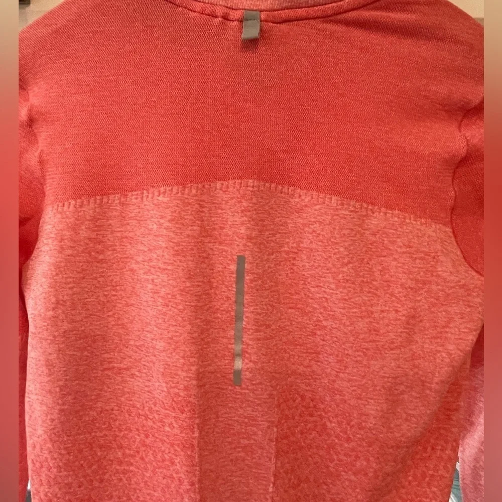 🔥❤️NIKE Running zip up top size Small in beautiful shade coral/red. NICE!